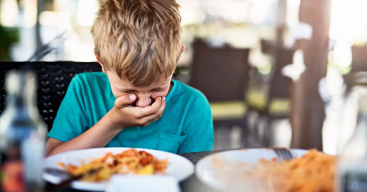 Image of a child in difficult eating.